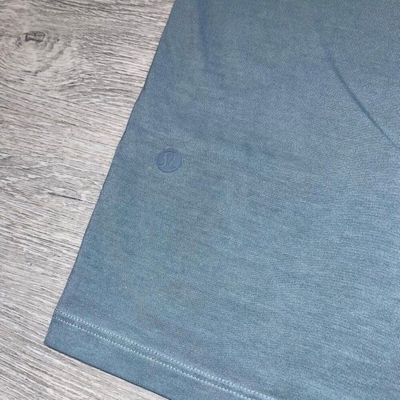 Lululemon Shirt Men’s Large ? Short Sleeve Crewneck Tee Gym Workout Training Run - Picture 3 of 7